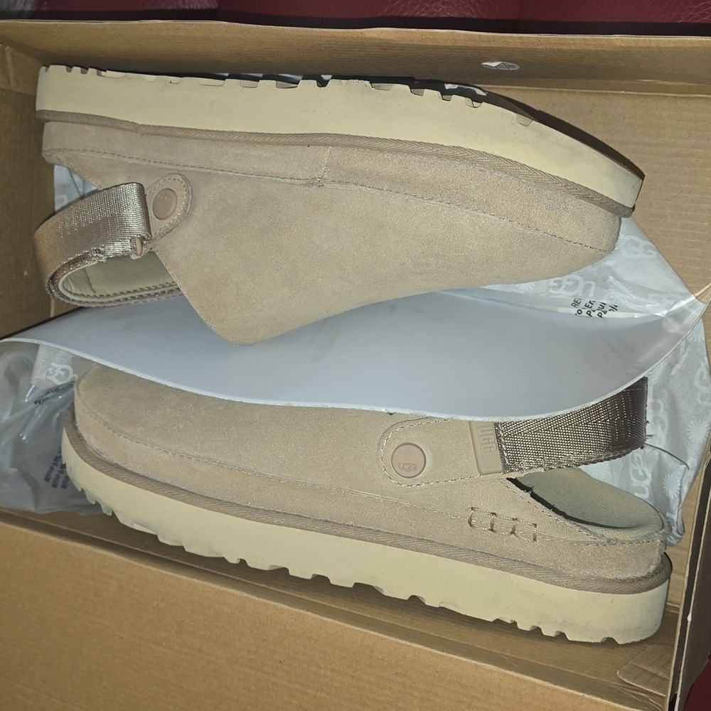 UGG Goldenstar Sand Suede Clogs, Sz 12 - Picture 9 of 9